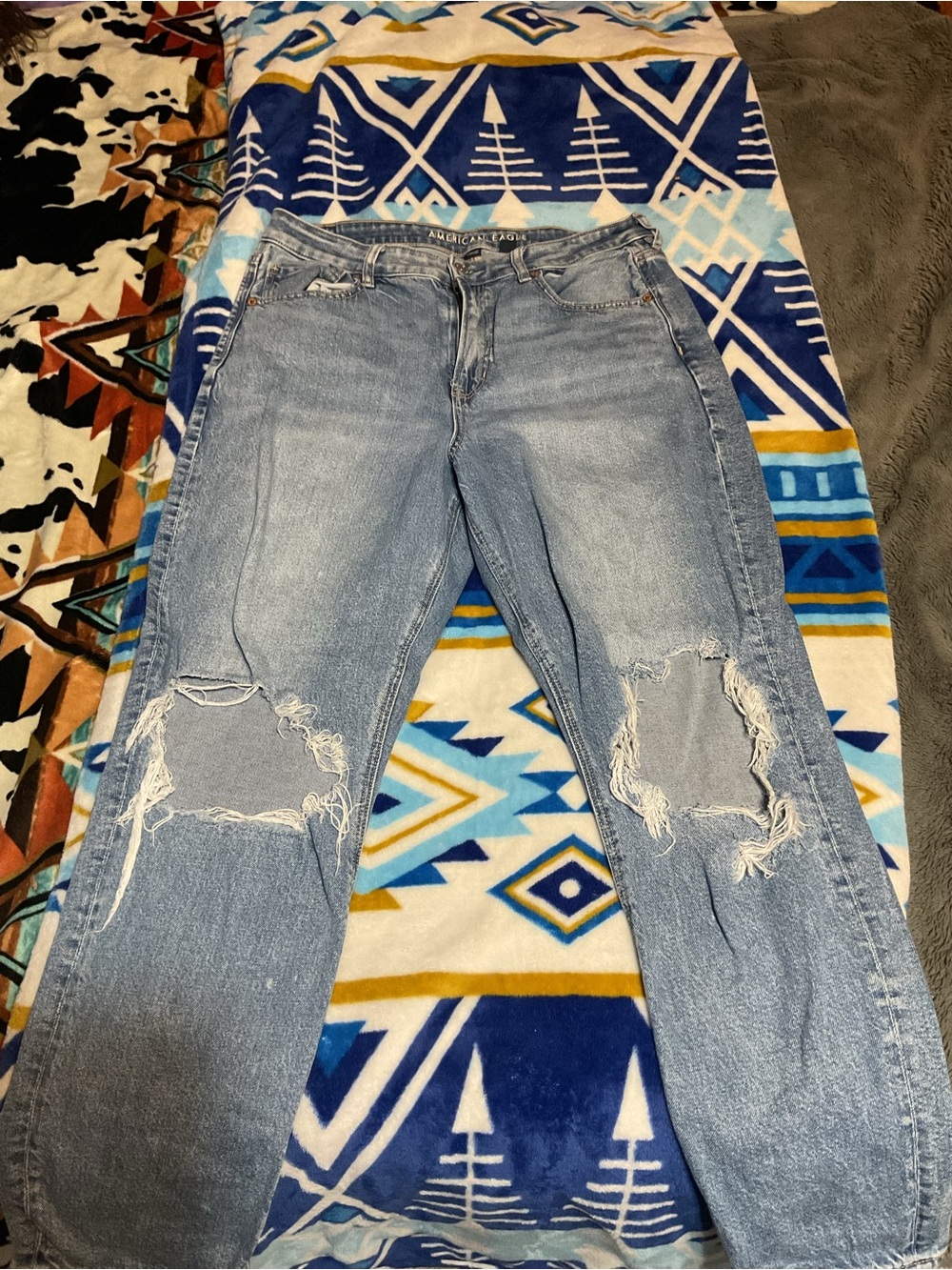 American Eagle Outfitters Light Blue Distressed Boyfriend Jeans